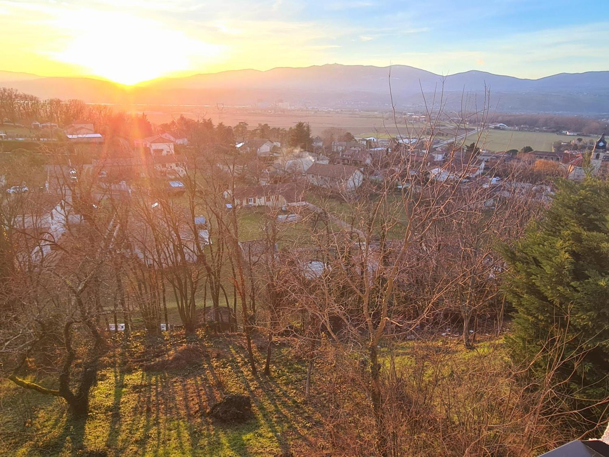 Gite De 70M² Avec Vue Sur Le Massif Du Pilat Clonas-sur-Vareze Bagian luar foto